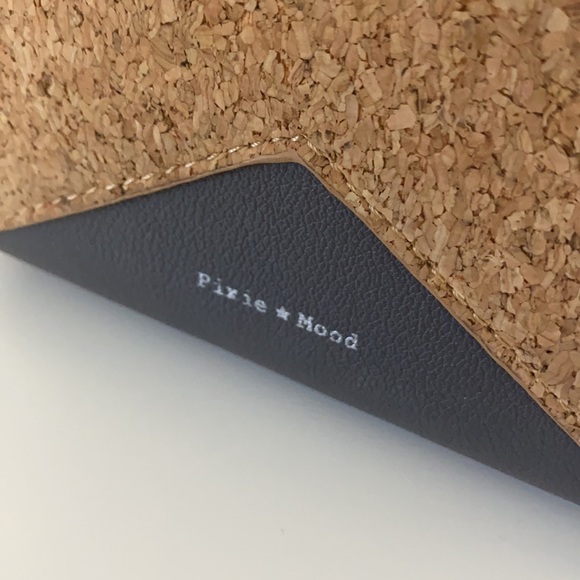 Pixie Mode Cork clutch. Vegan Leather. Grey. - Picture 4 of 7